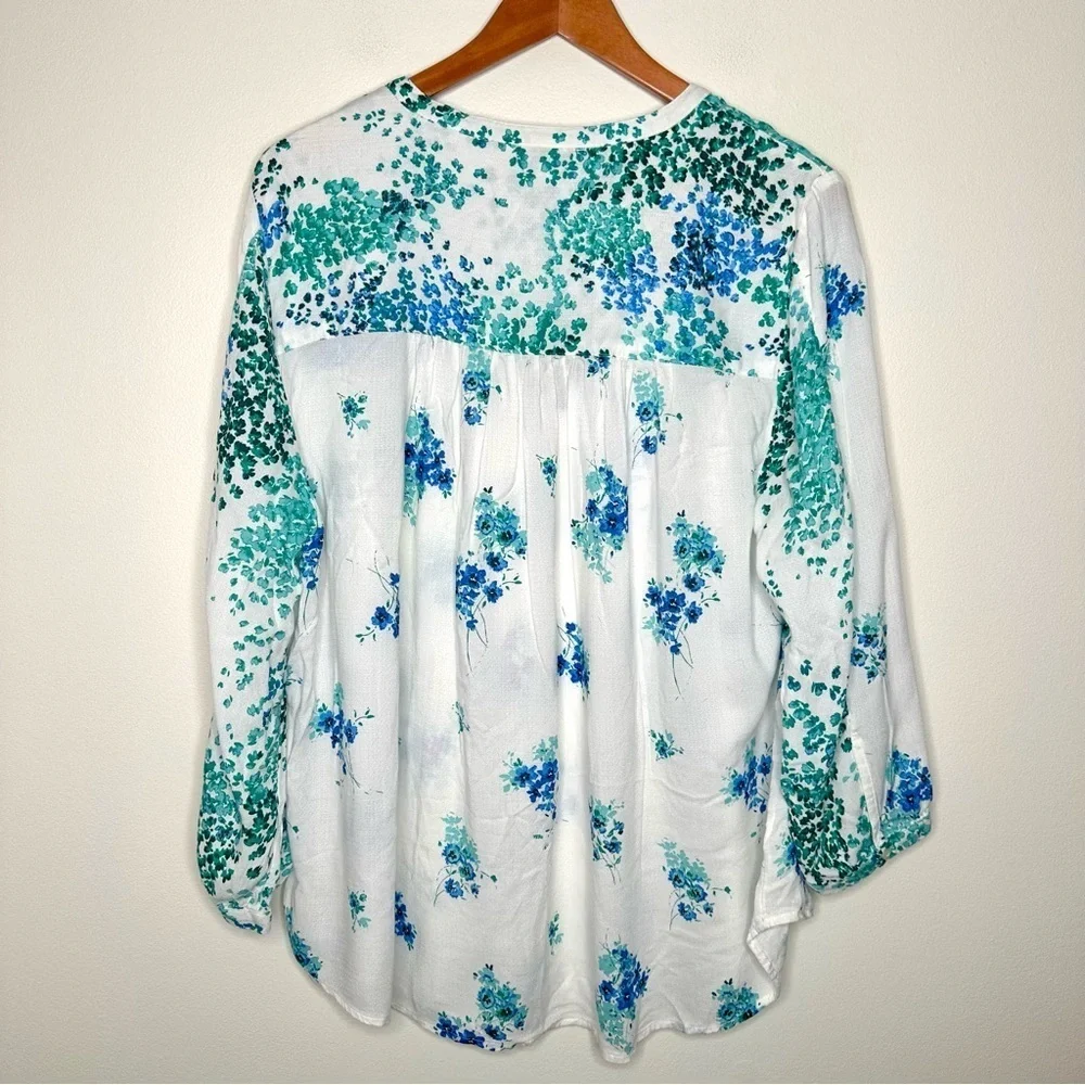 Lucky Brand Blue Green and White Relaxed Floral Tunic Top Size 1X - Picture 7 of 8